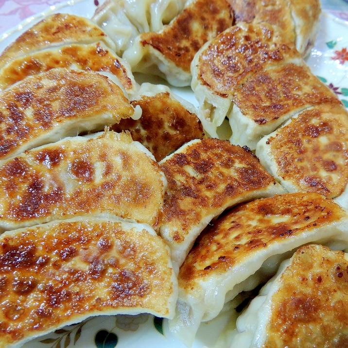 超美味しい!キャベツと玉ねぎのジューシー焼き餃子
